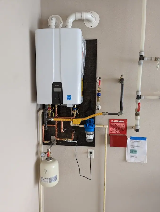 Professional plumber installing copper piping in a Tavares home